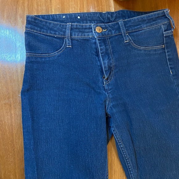 H&M Jeans Eu size 27 (us size 6) dark wash skinny jeans. Worn twice, like new - Picture 6 of 7